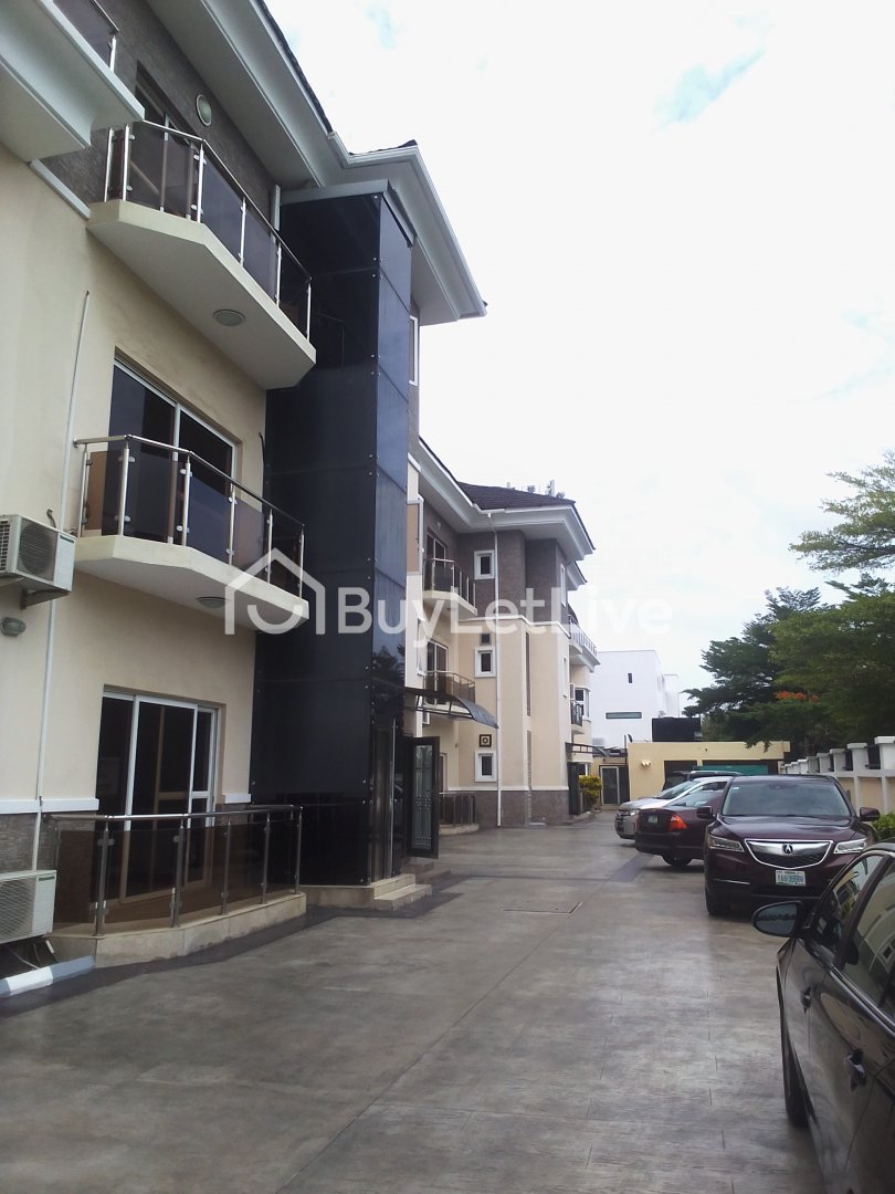 2 bedrooms Flat / Apartment with Bq ensuite for rent at Banana Island