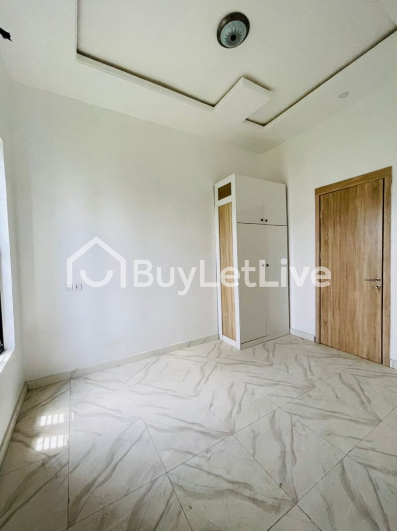 5 bedrooms Flat / Apartment for sale at Ajah