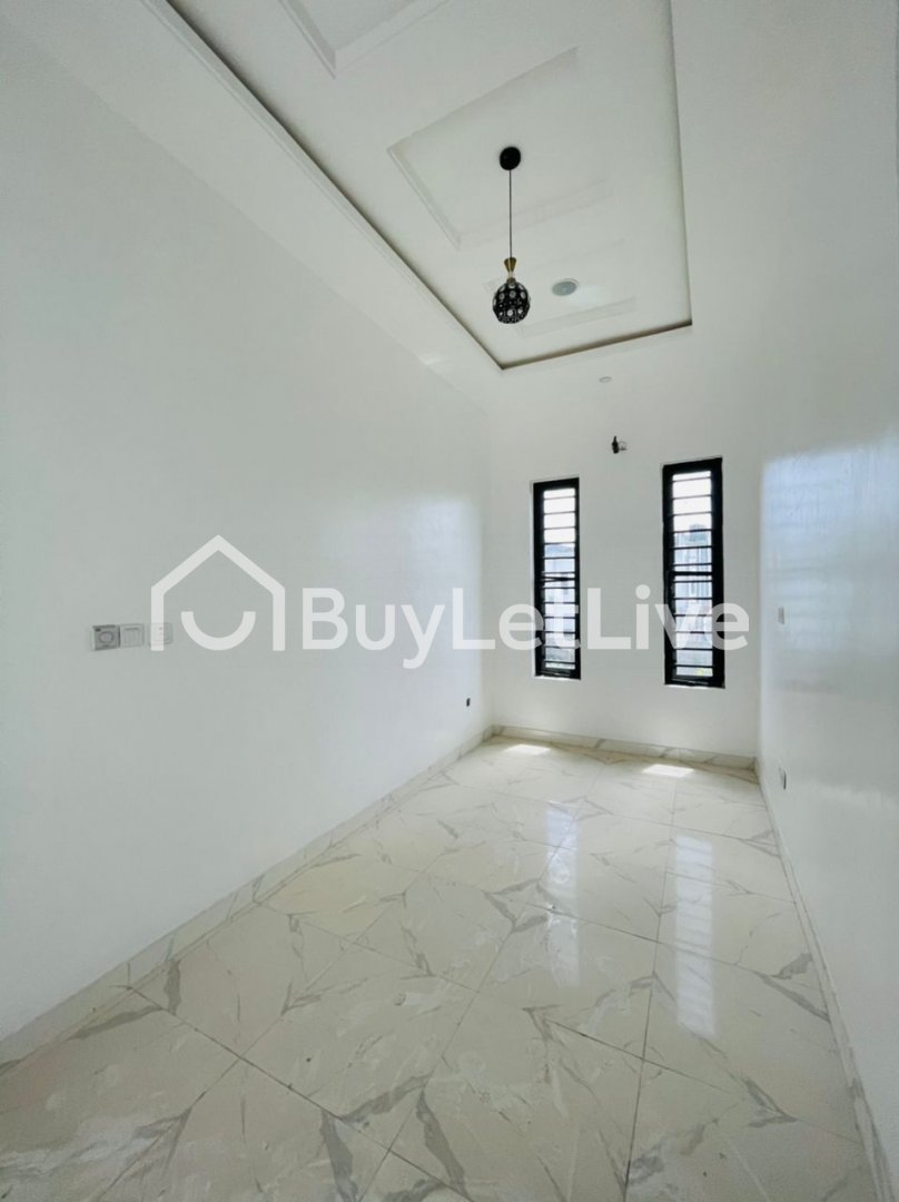 5 bedrooms Flat / Apartment for sale at Ajah