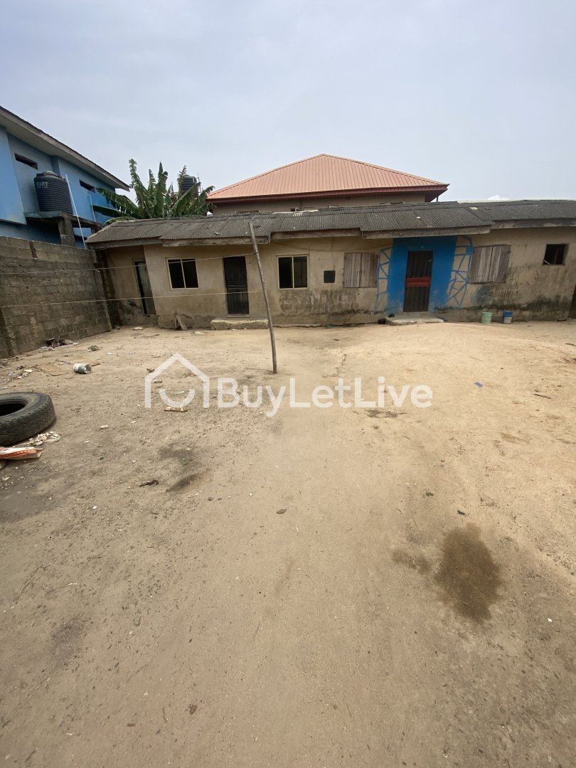 Old 4 bedrooms Bungalow for sale at Ibeshe