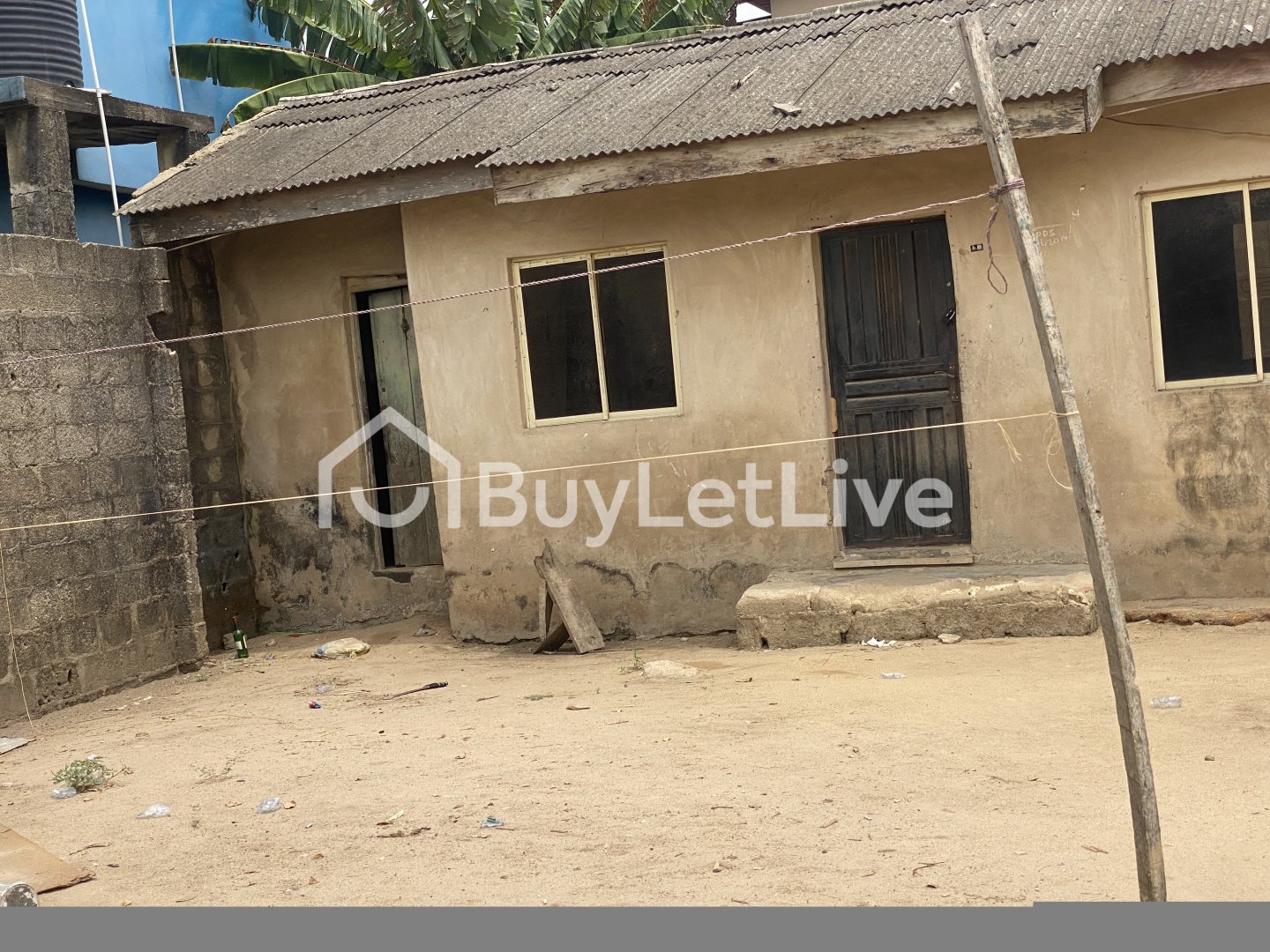 Old 4 bedrooms Bungalow for sale at Ibeshe
