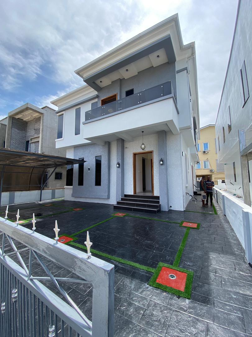 5 Bedrooms Serviced Fully-detached Duplex with BQ