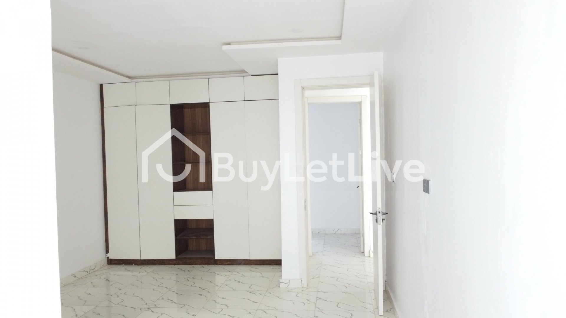 2 bedrooms Flat / Apartment for sale at Agungi