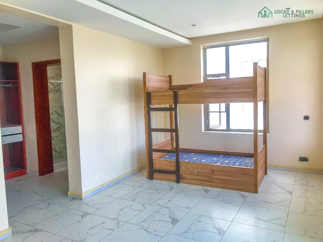 5 bedrooms Semi Detached Duplex for sale at Lekki