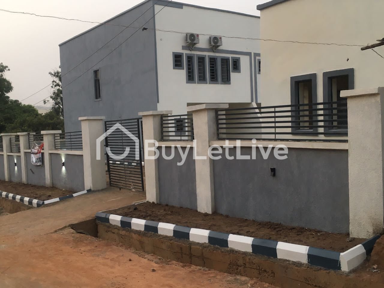 3 bedrooms Terraced Duplex for rent at Life Camp