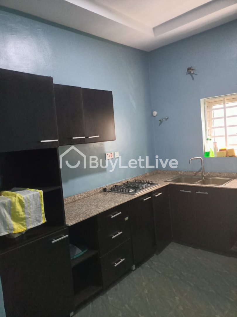 3 bedrooms Flat / Apartment for rent at Adekunle