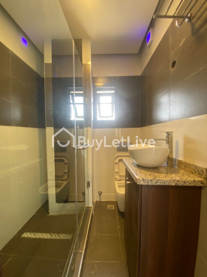 3 bedrooms Flat / Apartment for rent at Lekki Phase 1